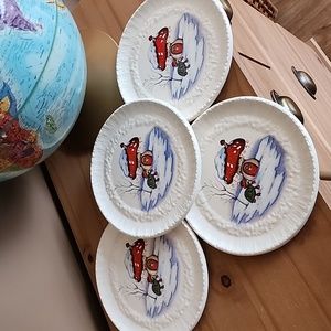 Vintage Christmas plates set of 4